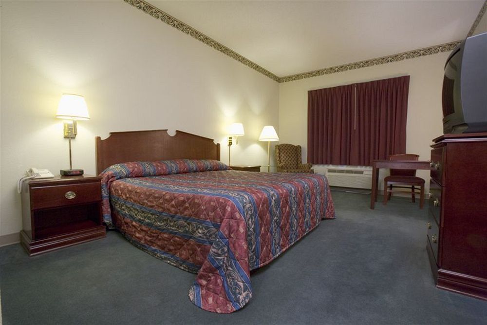 Wesley Inn Wichita Exterior photo